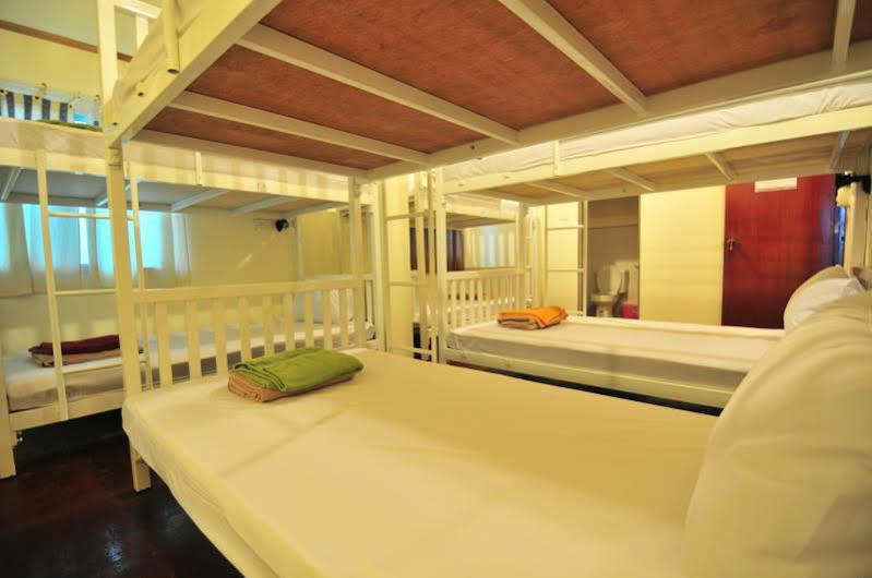 Phi Phi Bucket Hostel Exterior foto